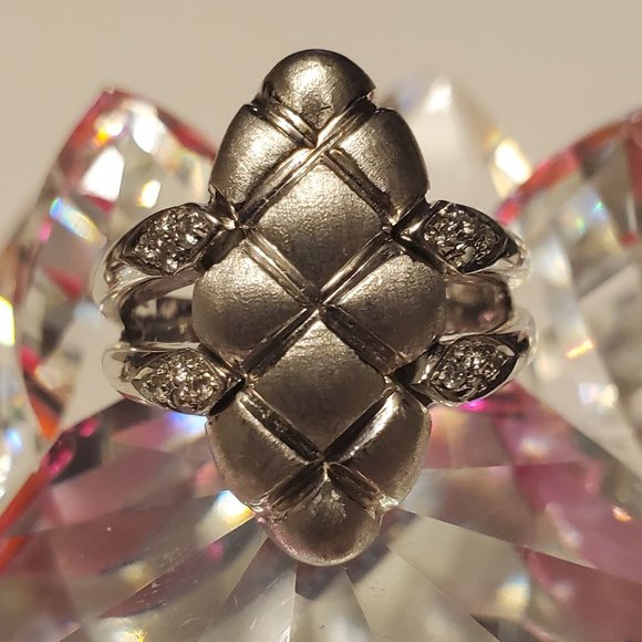 Original Design 18K white Gold Diamond Ring - Picture 2 of 12